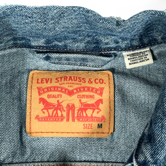 Levis Jean Jacket Adult MEDIUM Blue Cotton Denim Medium Wash Trucker Distressed - Picture 4 of 10